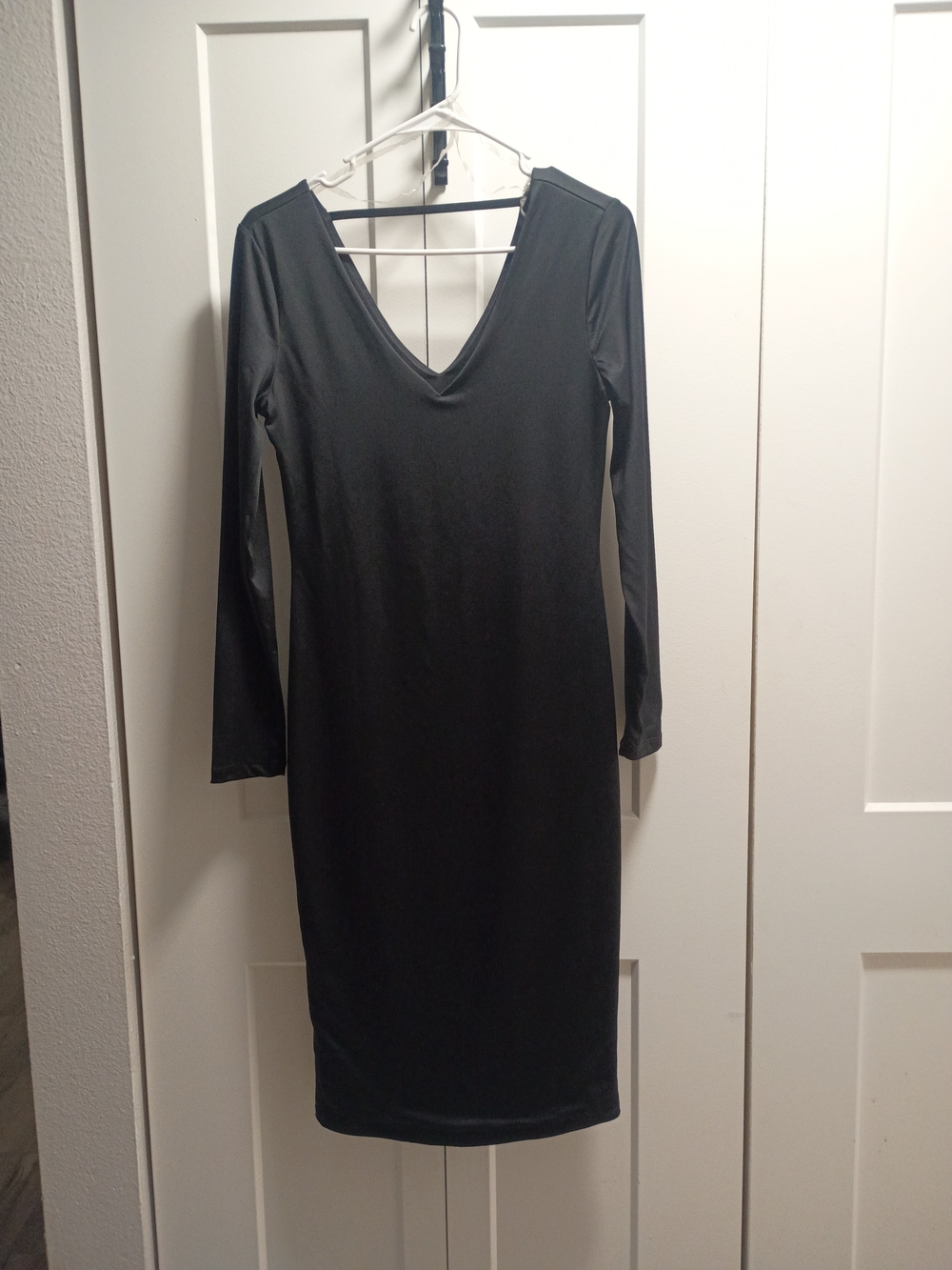 Elegant Black Long-Sleeve V-Neck Dress